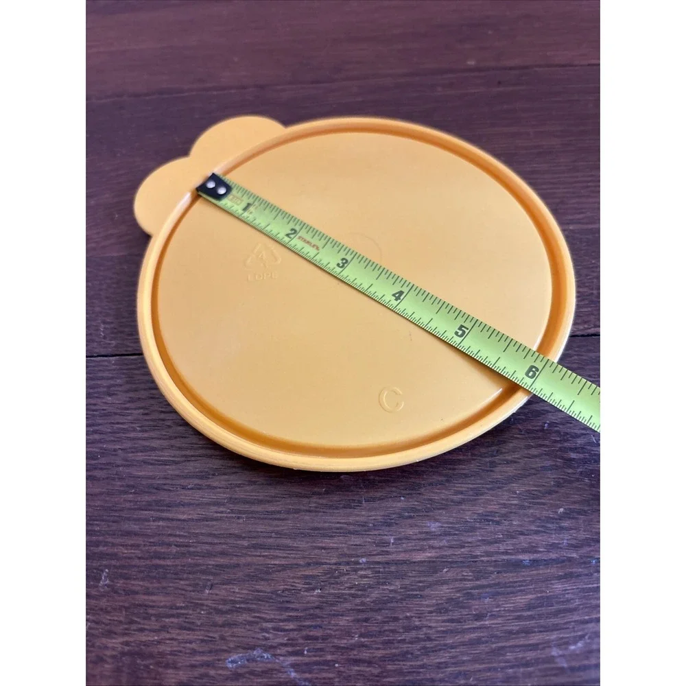 Tupperware‎ Replacement Lid #2541-D2 w/Butterfly Tab - Yellow